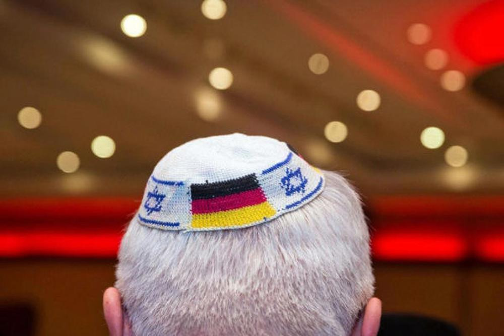 Polémica en Alemania: aconsejan no llevar kipá a comunidad judía	
