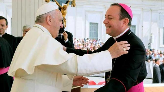 Papa Fracisco y Gustavo Zanchetta, ex Obispo acusado de abuso
