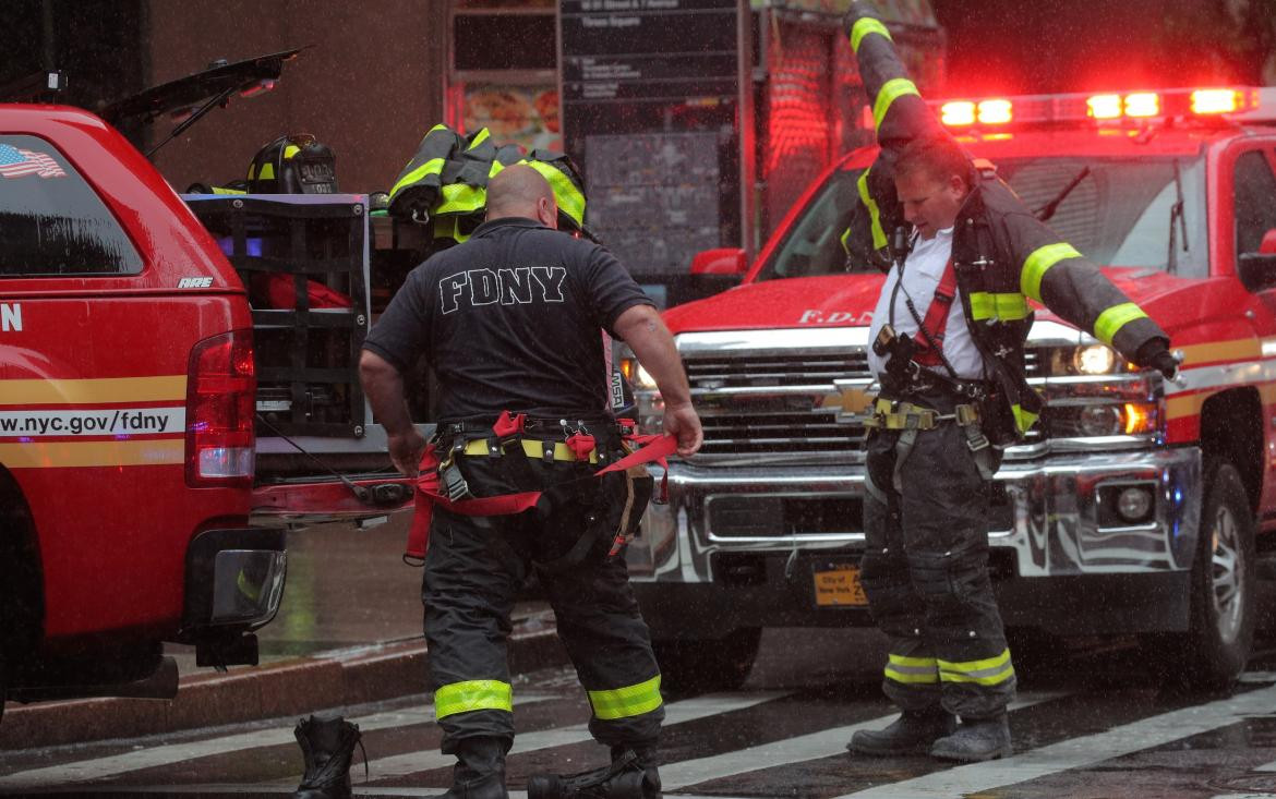Un helicóptero chocó contra un edificio en Nueva York, reuters