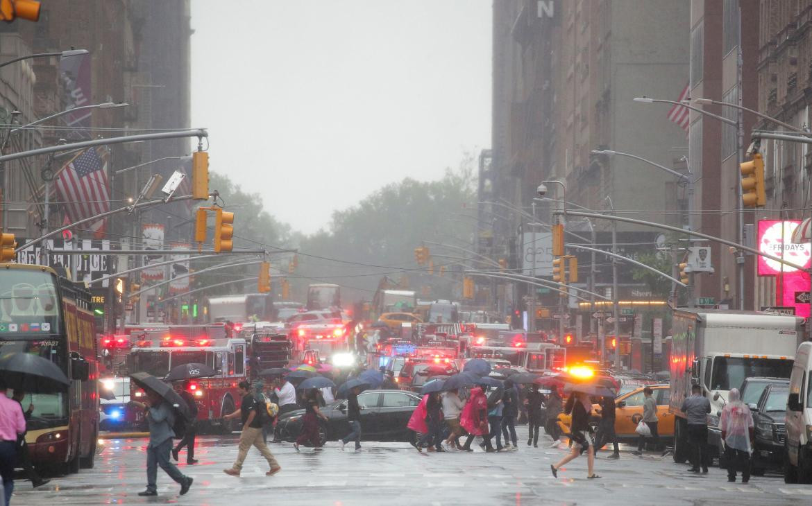 Un helicóptero chocó contra un edificio en Nueva York, reuters	