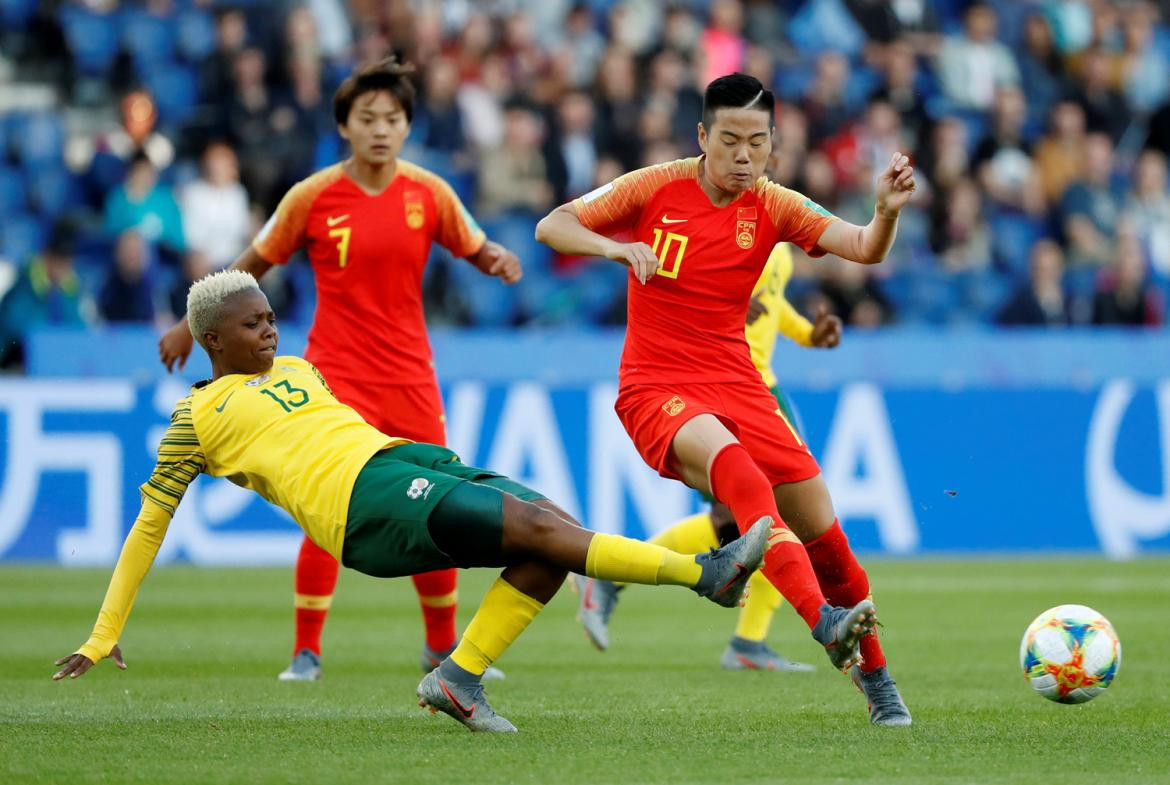 Mundial de fútbol femenino - Sudáfrica vs. China - Reuters