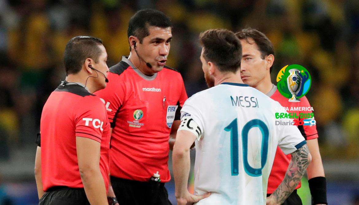 Copa América 2019 - Protesta de Messi contra el árbitro Zambrano en el partido ante Brasil (Reuters)