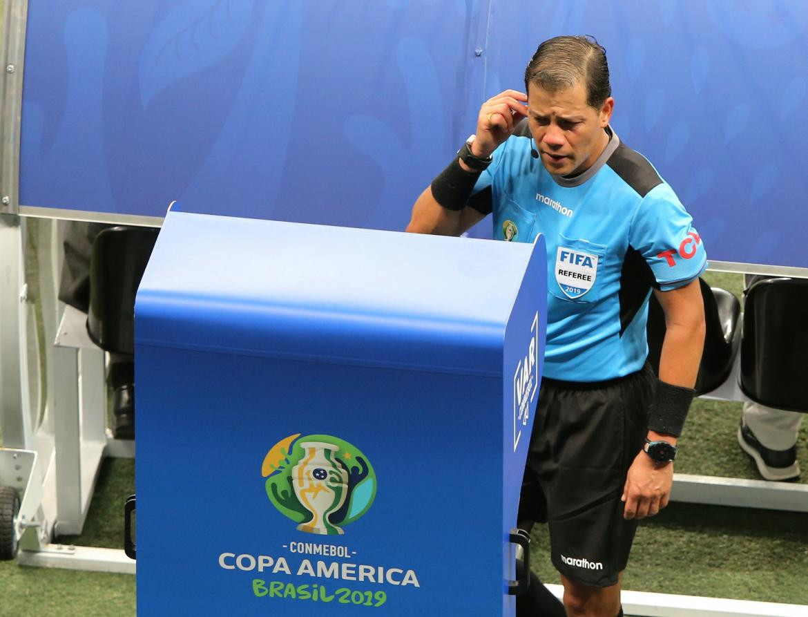VAR, protagonista de la Copa América - Reuters