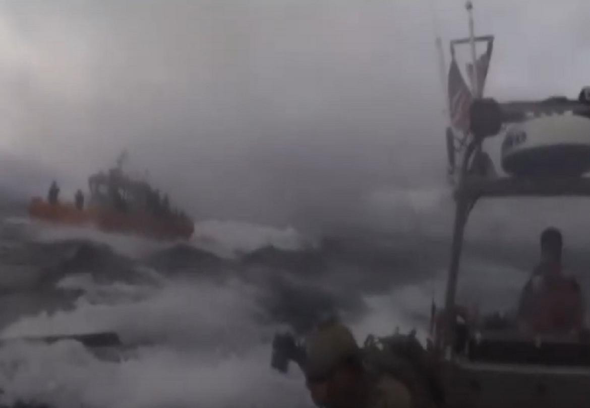 Guardia Costera de EE.UU. persiguiendo a submarino narco en el Pacífico, captura de video