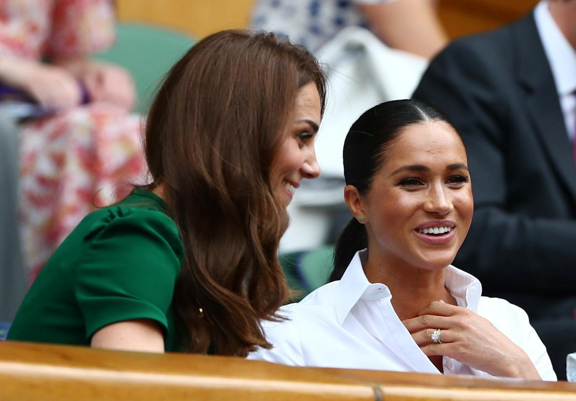 Meghan Markle y Kate Middleton juntas en la final femenina de Wimbledon, Reuters