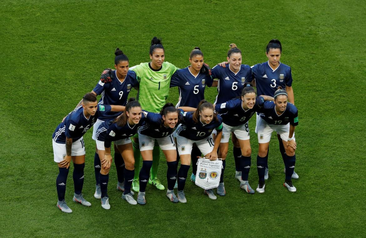 Selección femenina de fútbol, Reuters
