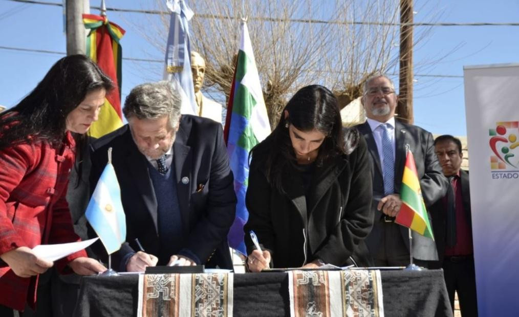 Firma de acuerdo sanitario entre Argentina y Bolivia