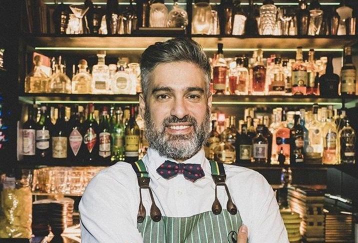 Diego Cabrera, el bartender creador del trago Mate, en su bar de Madrid