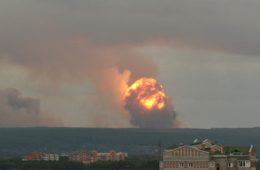 Evacuación de 11.000 personas en Rusia tras explosión de un arsenal militar en Siberia