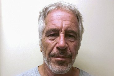 Otra supuesta víctima de Jeffrey Epstein presentó una demanda por 15 años de abusos