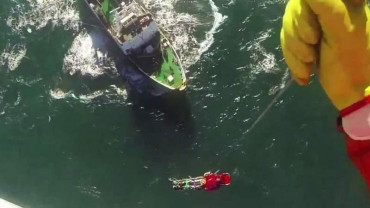 Impactante rescate de pescador en el Mar Argentino cerca de Chubut