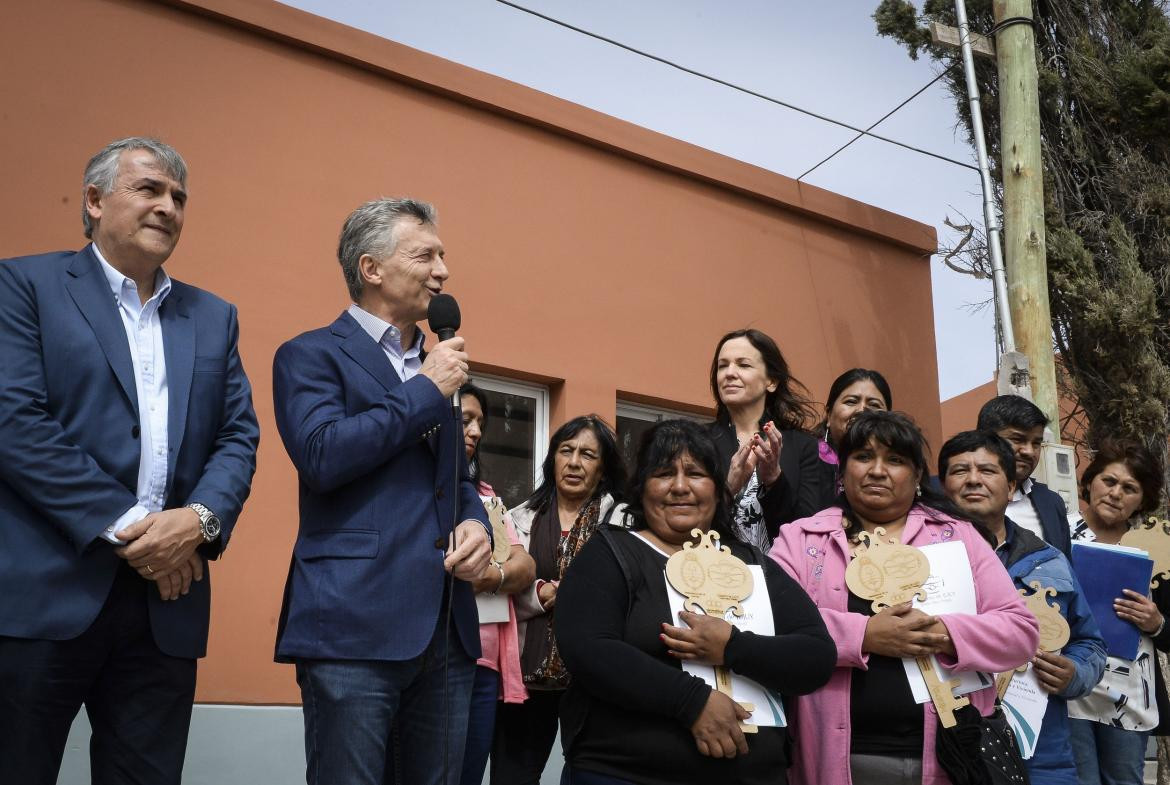 Mauricio Macri encabezó un acto de entrega de viviendas y escrituras a vecinos de la localidad jujeña de Volcán, NA
