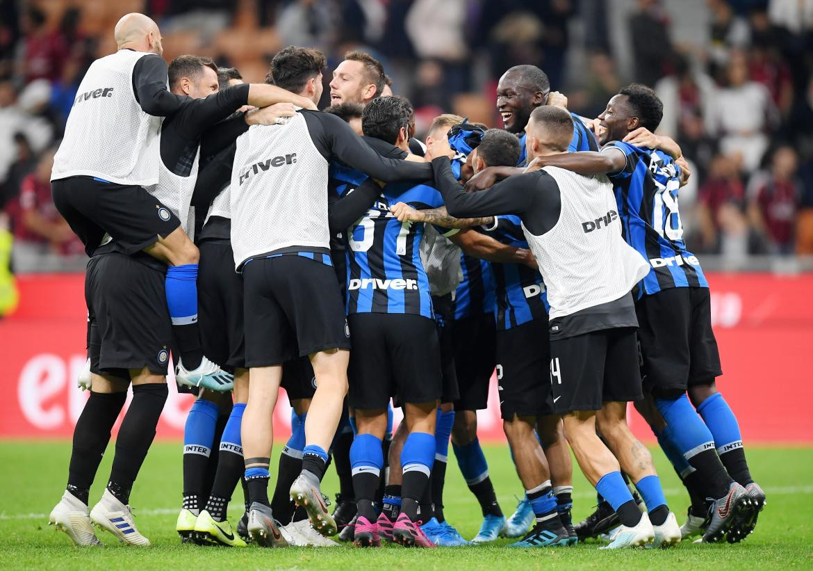 Serie A, Milan vs. Inter, los jugadores del Inter de Milán celebran después del partido, REUTERS