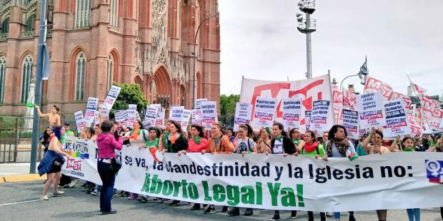 Encuentro Nacional de Mujeres, manifestación en La Catedral de La Plata