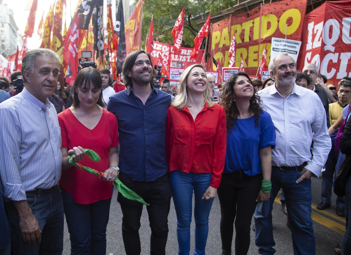 El Frente de Izquierda Unidad realizo su cierre de campaña frente al Consulado de Chile, NA, Nicolás del Caño