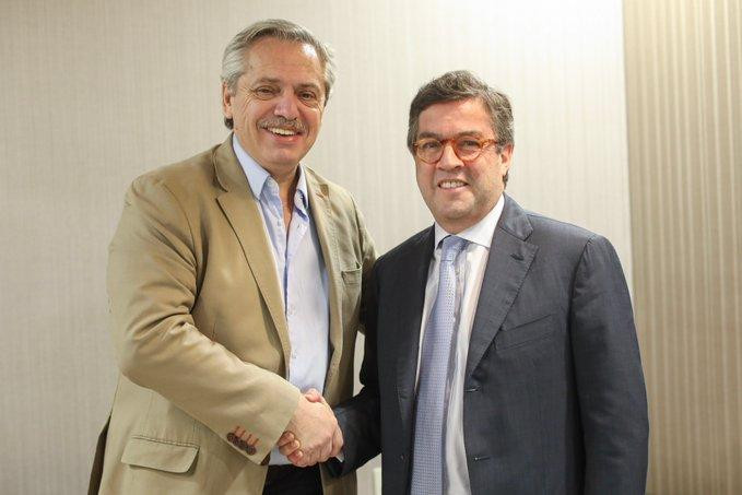 Alberto Fernández con Luis Alberto Moreno, presidente del BID