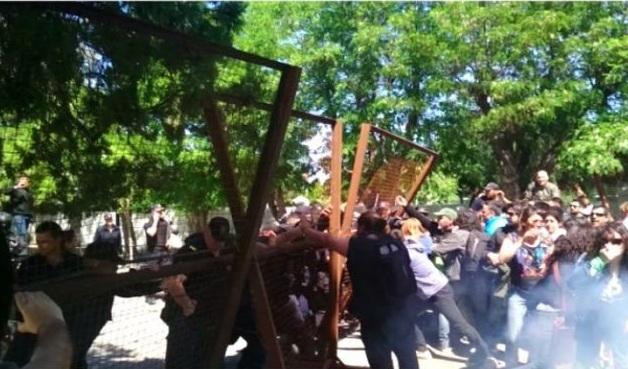 Incidentes en Chubut entre la Policía y docentes, CANAL 26