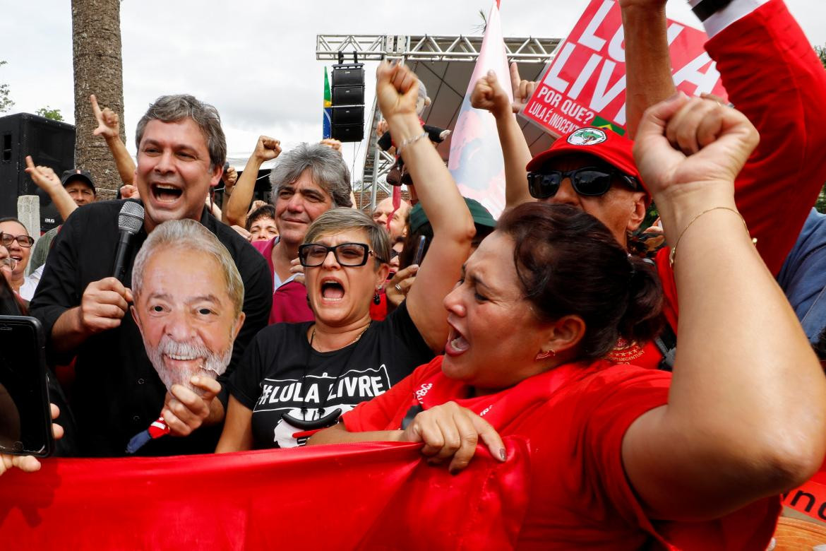 Lula da Silva, simpatizantes esperando su liberación, REUTERS