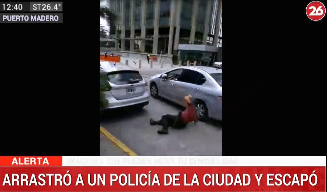 Auto arrastró a Policía de la Ciudad en Puerto Madero y escapó, CANAL 26