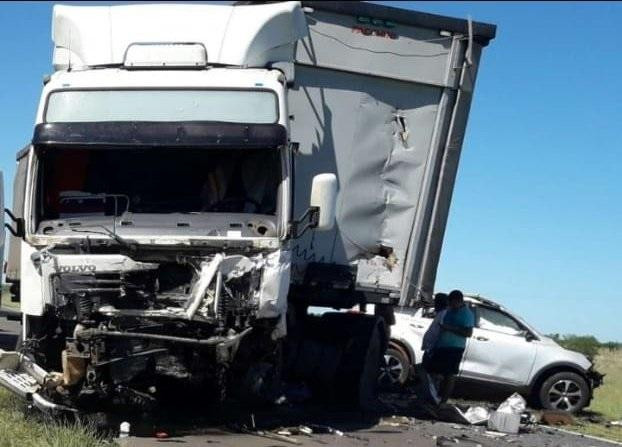Tragedia en Paso de los Libres, choque entre auto y camión, muerte de una familia