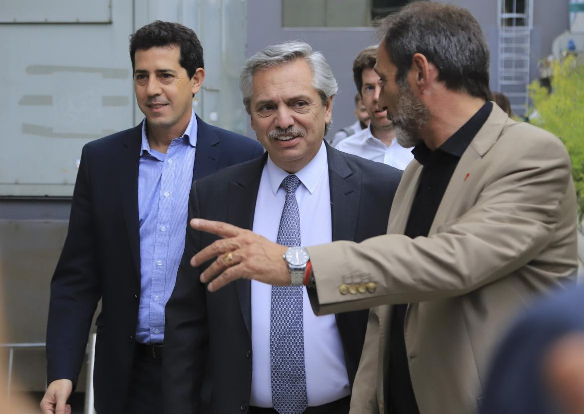 El presidente electo Alberto Fernández llega al congreso acompañado del diputado Eduardo De Pedro, NA