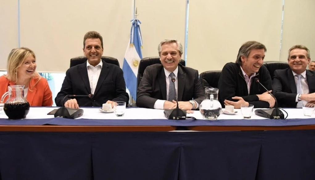 Con Alberto Fernández, el peronismo oficializó a Máximo Kirchner como presidente del bloque en Diputados. (Foto: Frente de Todos).