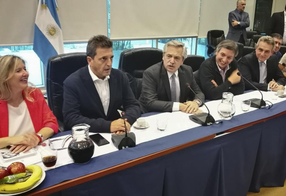 Con Alberto Fernández, el peronismo oficializó a Máximo Kirchner como presidente del bloque en Diputados. (Foto: Frente de Todos).	