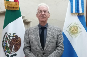 Tras nueva denuncia por robo, el embajador mexicano renunció por 