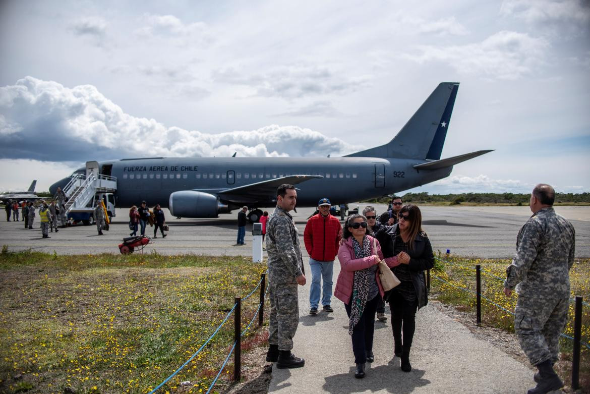 Familiares de tripulantes del avión accidentado en Chile, REUTERS