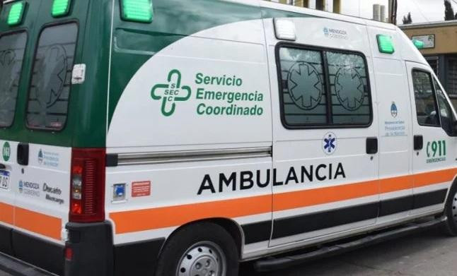 Ambulancia de Mendoza tras accidente de tránsito fatal de chofer alcoholizado