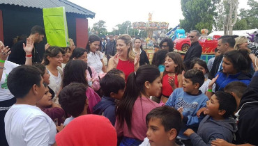 Primera Dama, Fabiola Yáñez, agasajó a miles de niños en actividad solidaria en La Plata