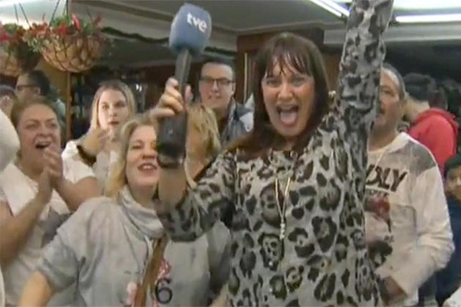 Periodista se enteró al aire que ganó el Gordo de Navidad en España