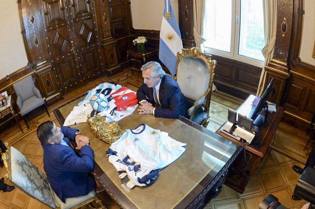 Diego Maradona en Casa Rosada en reunión con el presidente Alberto Fernandez, NA