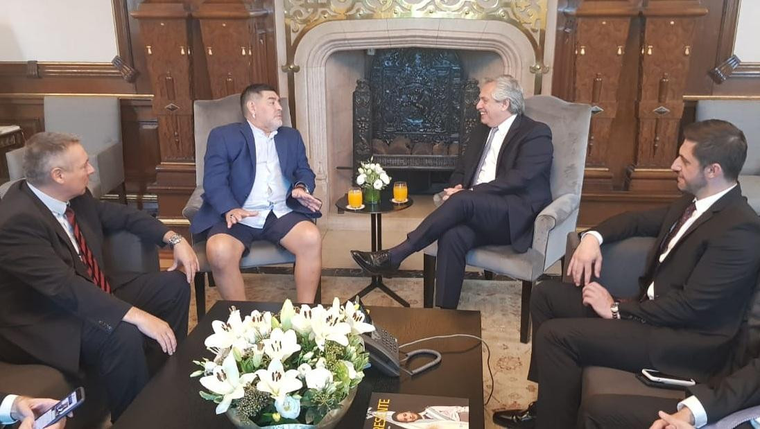 Diego Maradona en Casa Rosada en reunión con el presidente Alberto Fernandez
