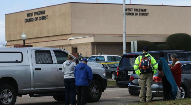 Ataque a iglesia de Texas, tiroteo