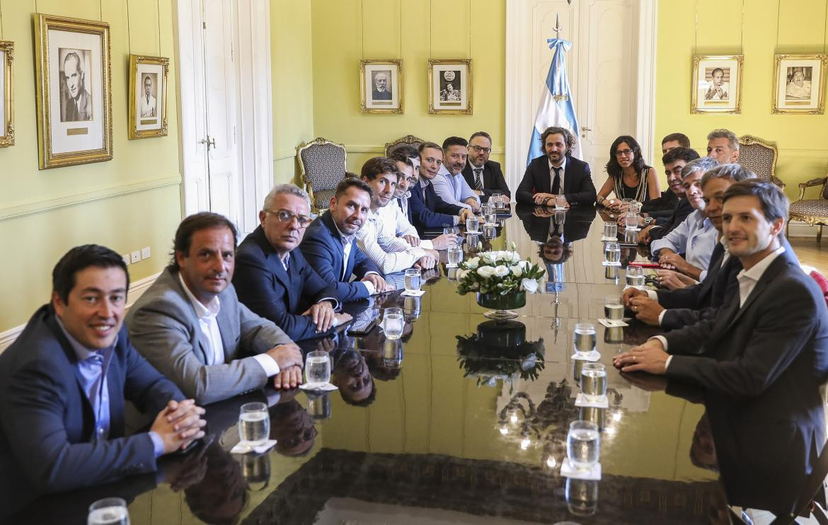 Santiago Cafiero, recibió a intendentes de la provincia de Buenos Aires para coordinar el monitoreo del plan Precios Cuidados, NA