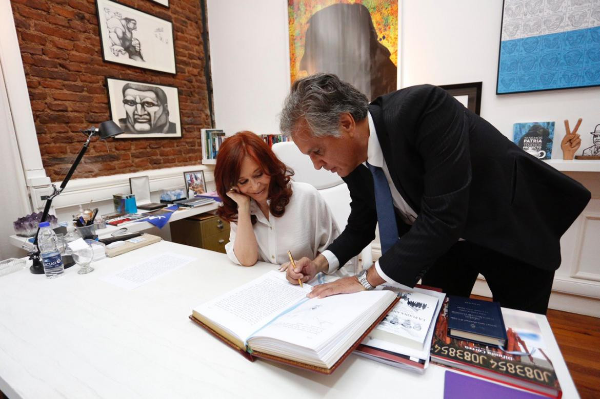 Firma de acta de Cristina Kirchner para asumir como presidenta
