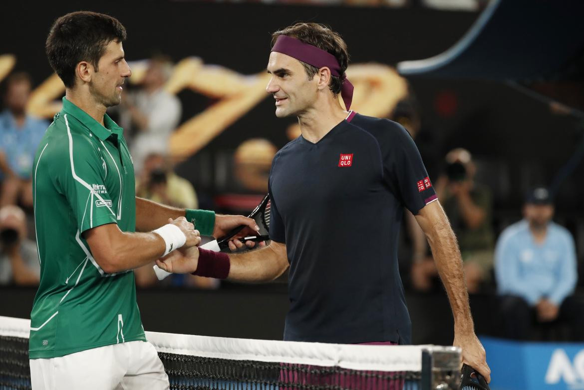 Novak Djokovic y Roger Federer, REUTERS