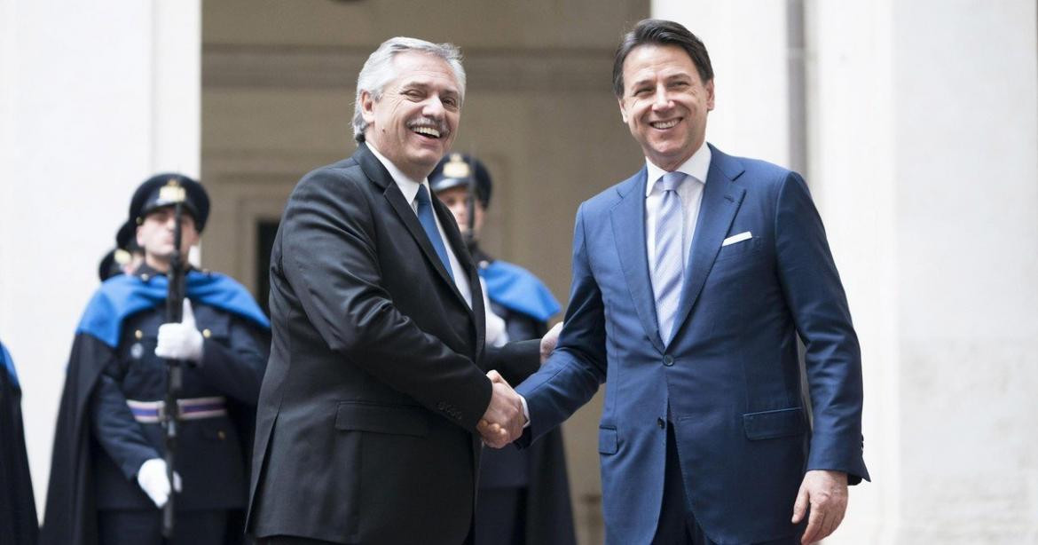 Alberto Fernández con el primer ministro italiano, Giuseppe Conte, el viernes en Roma 