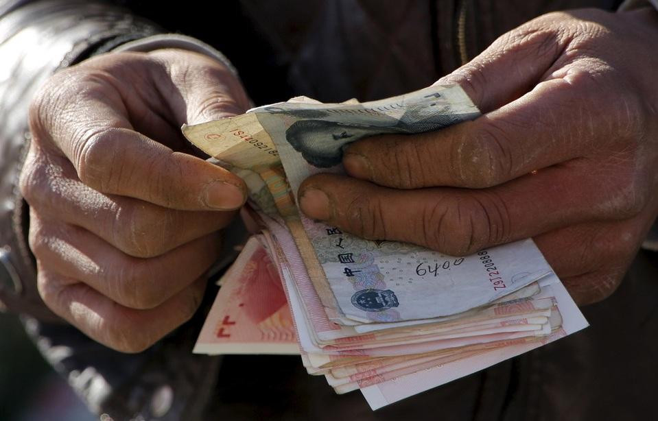 Dinero, papel moneda, China, REUTERS