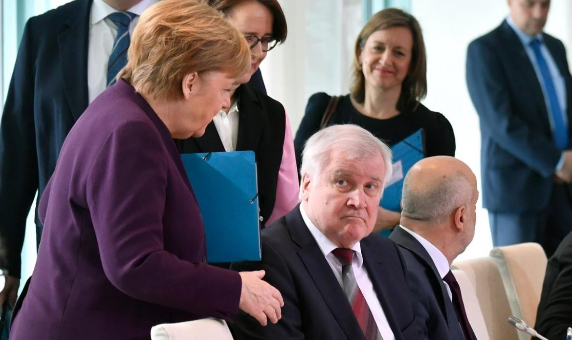 Angela Merkel es rechazada por el saludo de un ministro por Coronavirus