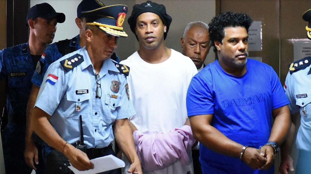 Ronaldinho, detenido en Paraguay
