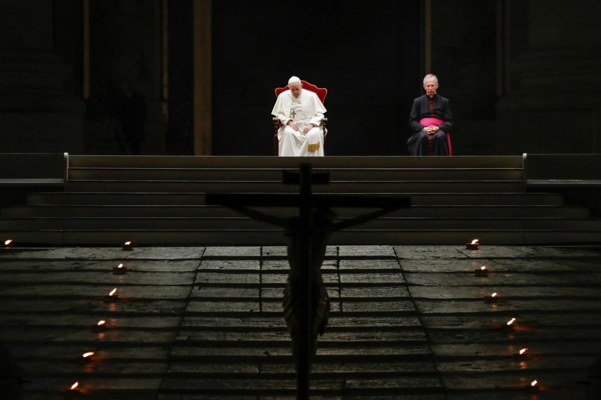 Papa Francisco en Viernes Santo en el Vaticano, REUTERS