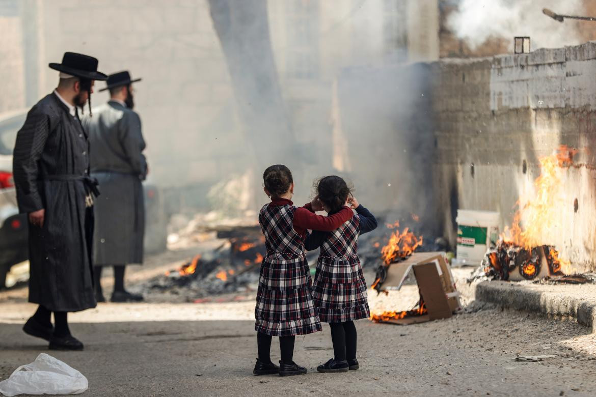 Judíos ortodoxos en las calles de Israel durante cuarentena por coronavirus, REUTERS