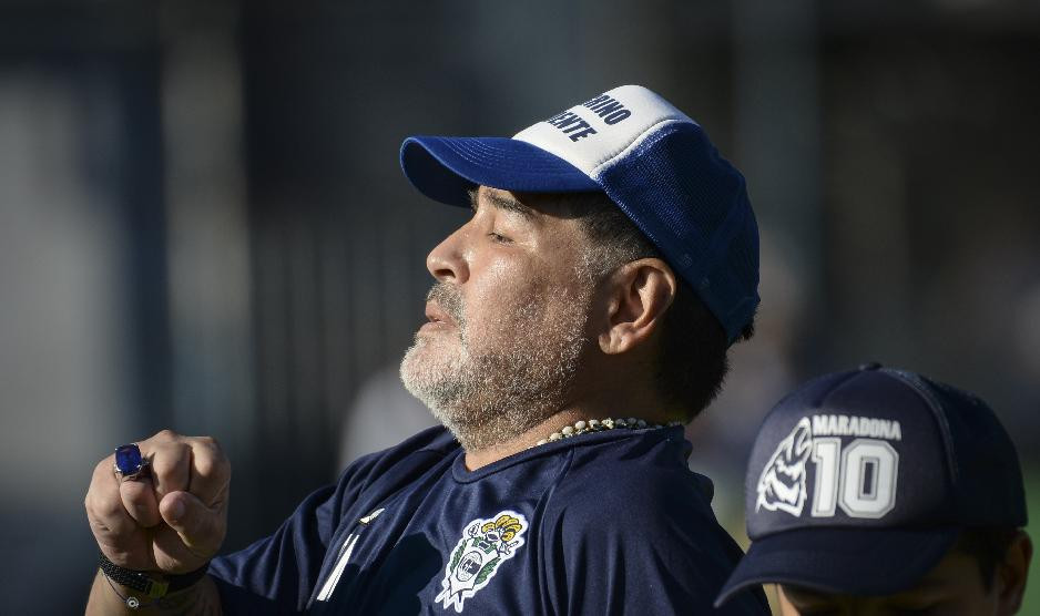 Diego Maradona, DT de Gimnasia de La Plata, NA