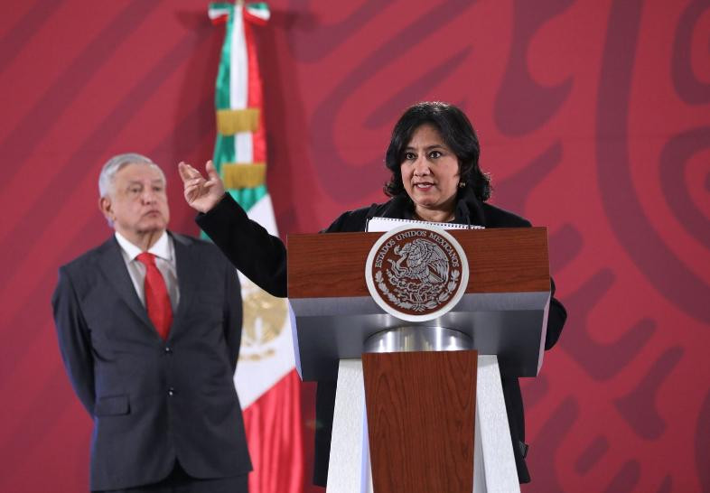 La secretaría de la Función Pública, Irma Sandoval, y el presidente López Obrador