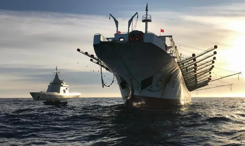 Detención de la Armada Argentina de buque chino que pescaba ilegalmente en Mar Argentino