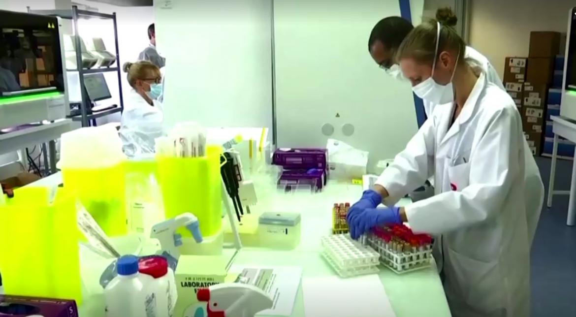 Coronavirus en Francia, ciencia, médicos, laboratorio, REUTERS