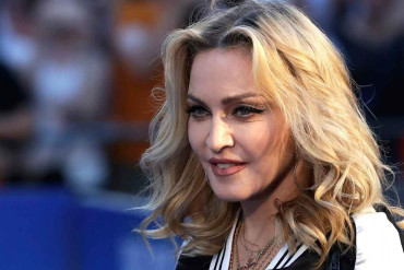 Madonna encendió las redes sociales con una foto casi desnuda