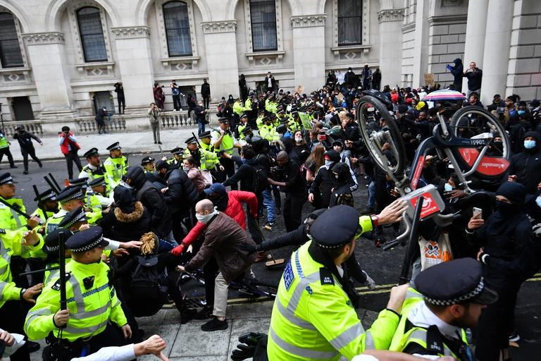 Manifestaciones contra el racismo, incidentes en Londres, Reuters